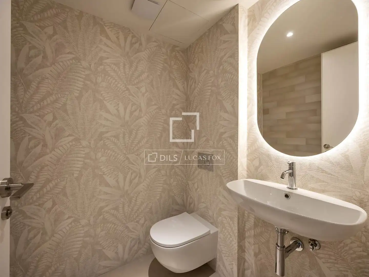 Badezimmer von Wohnung zum Verkauf in Barcelona mit Klimaanlage, Terrasse und Schwimmbad