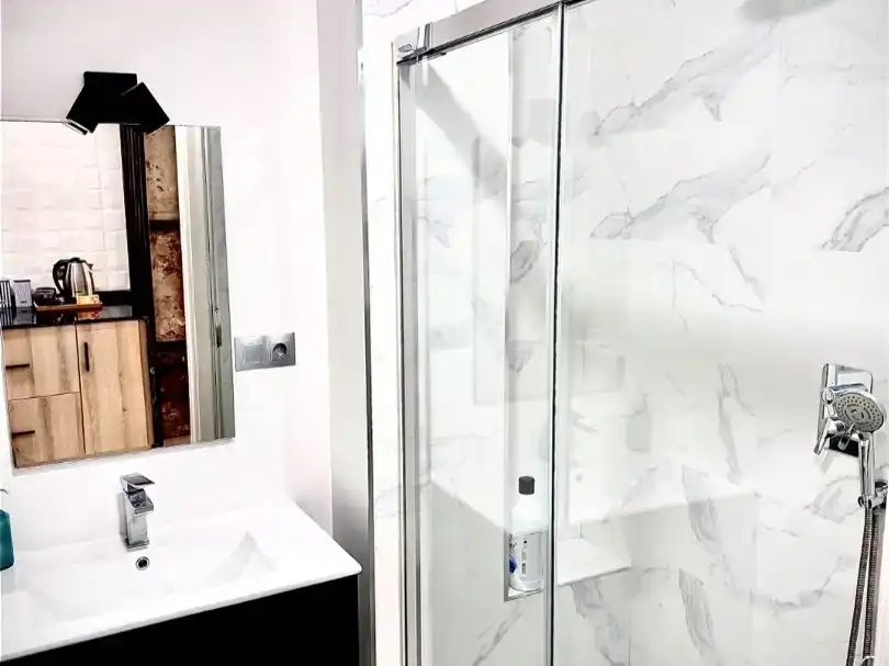 Badezimmer von Wohnungen zur Miete in Torremolinos mit Klimaanlage und Schwimmbad