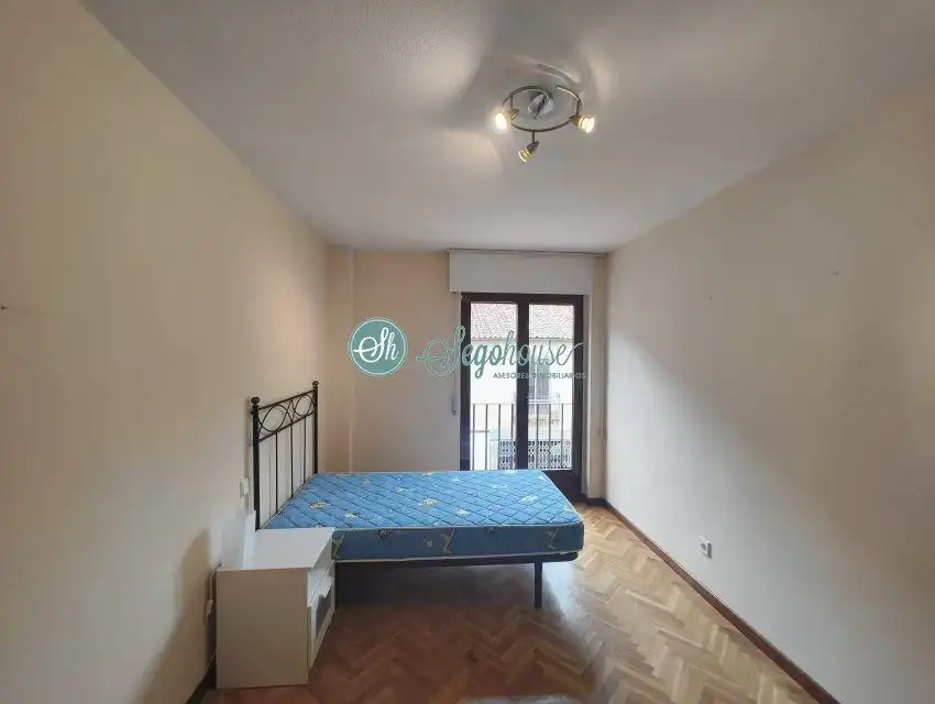 Bedroom of Flat for rent in Segovia  with Heating, Parquet flooring and Terrace
