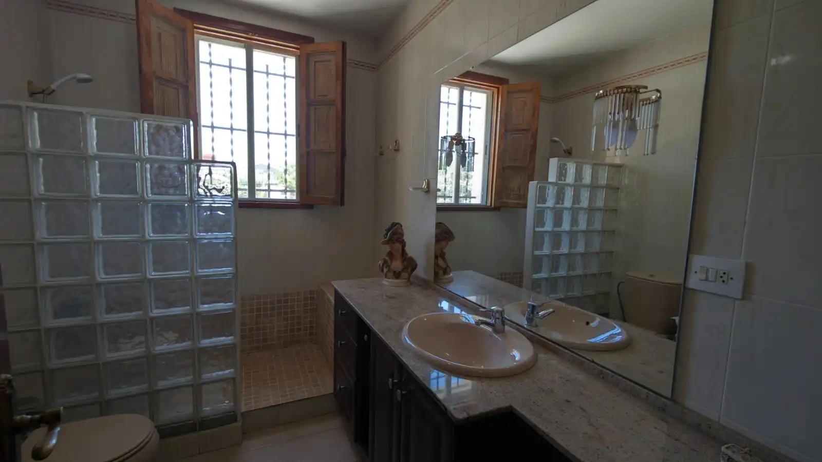 Bany de Casa o xalet en venda en La Zubia amb Aire condicionat, Jardí privat i Traster