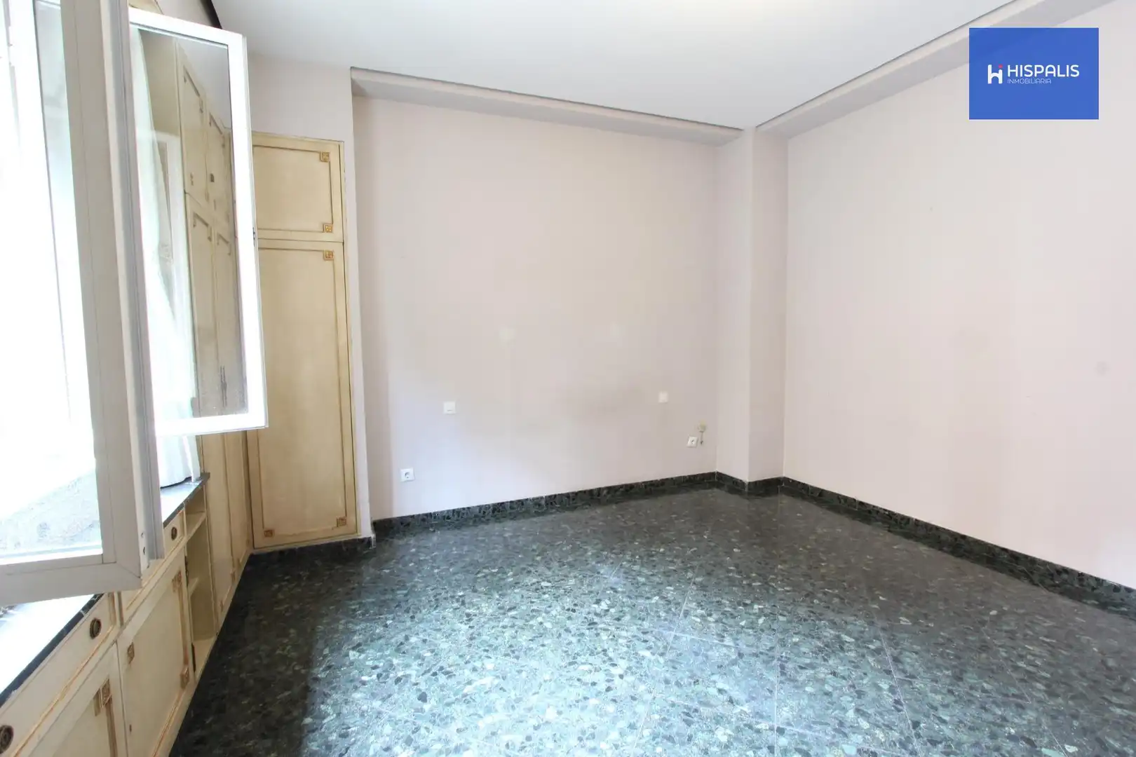 Schlafzimmer von Wohnung zum Verkauf in Sevilla mit Klimaanlage und Terrasse