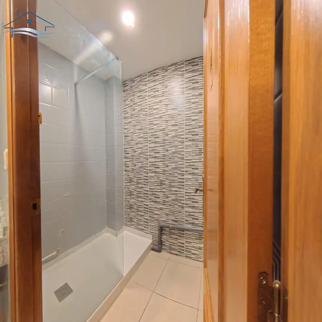 Badezimmer von Büro zur Miete in Alicante / Alacant mit Klimaanlage und Heizung