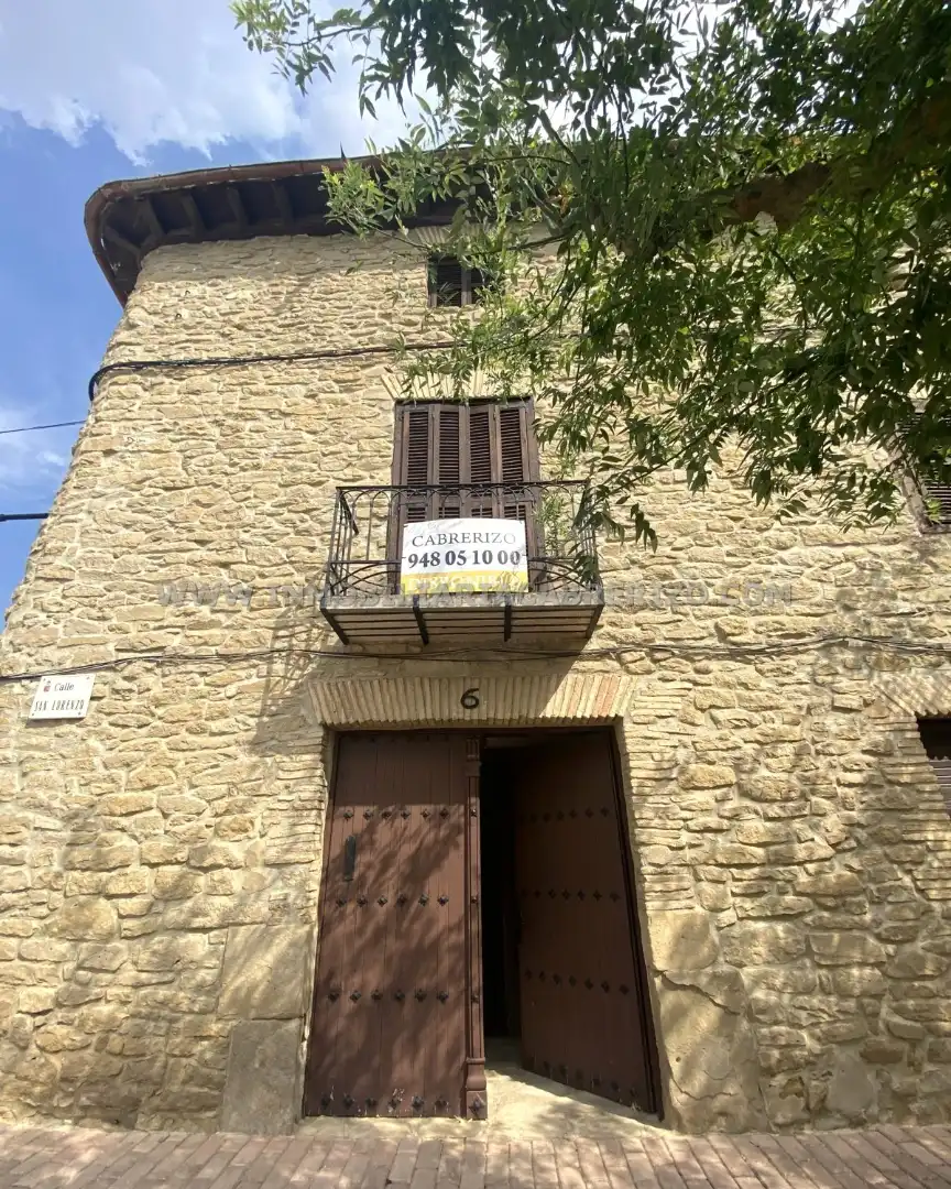 Vista exterior de Casa adosada en venda en Obanos amb Calefacció, Parquet i Terrassa