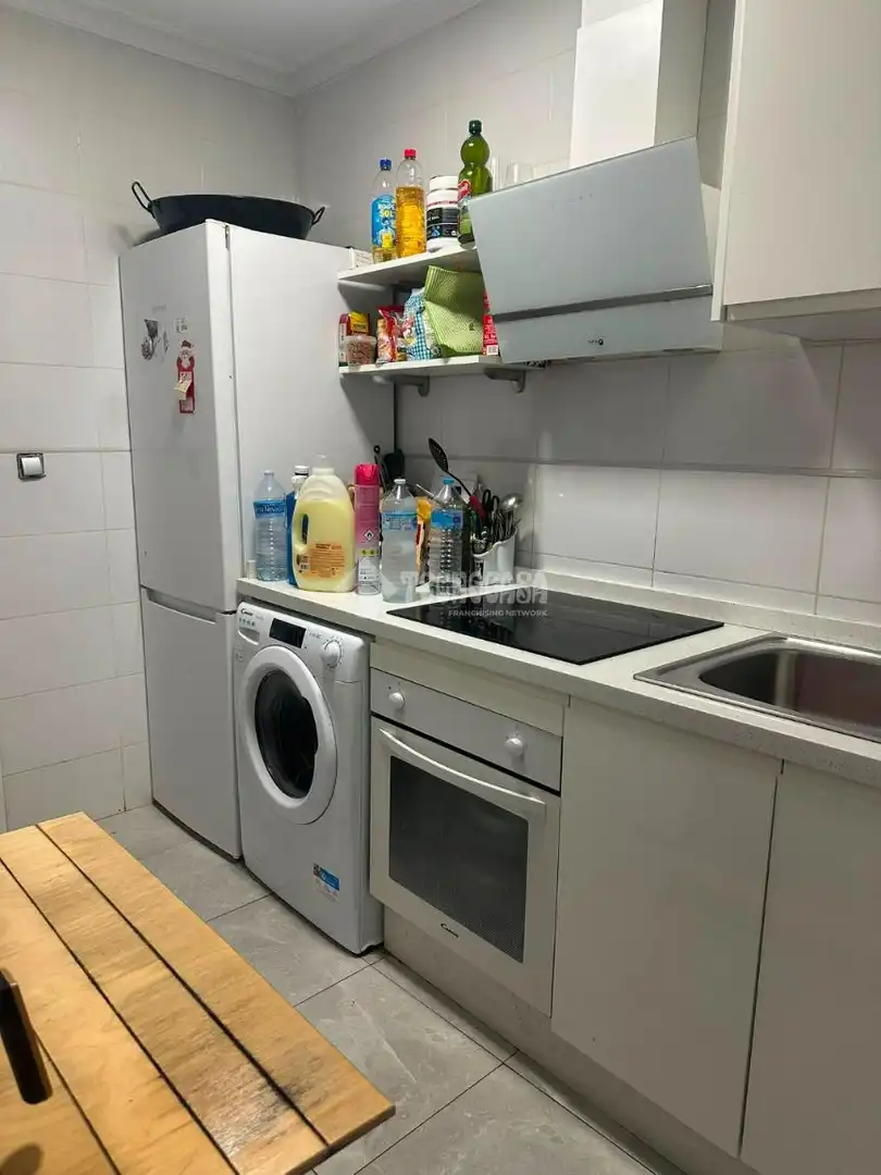 Cuina de Pis en venda en Sevilla amb Aire condicionat, Terrassa i Moblat