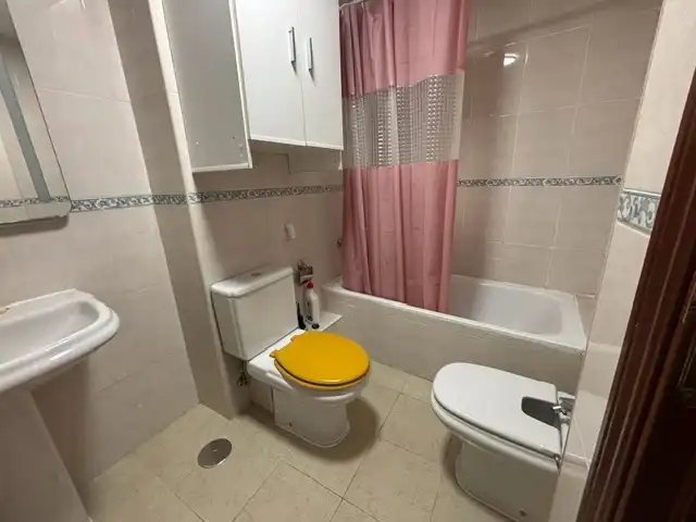 Bathroom of Flat for rent in Esteiro