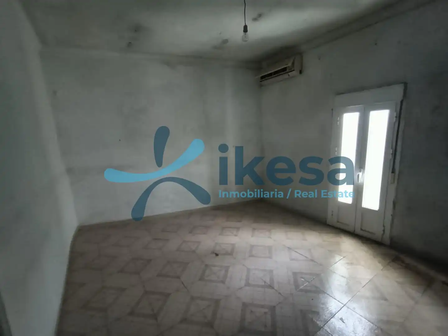 Casa adosada en venta en Lora del Río