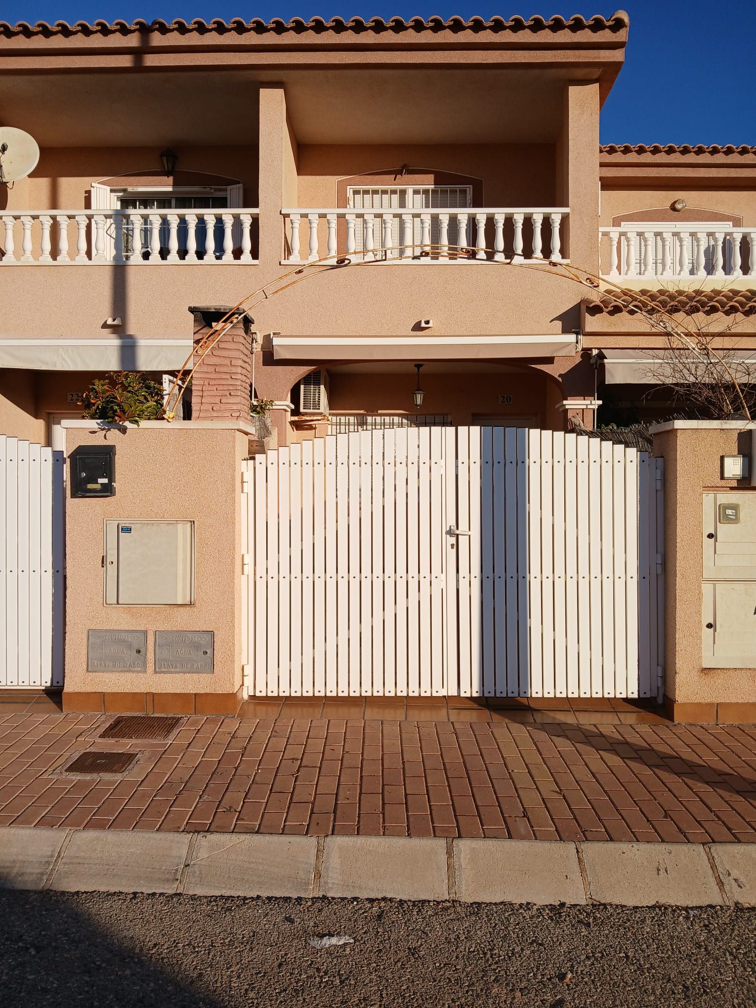 Vista exterior de Casa adosada en venda en San Pedro del Pinatar amb Terrassa i Moblat