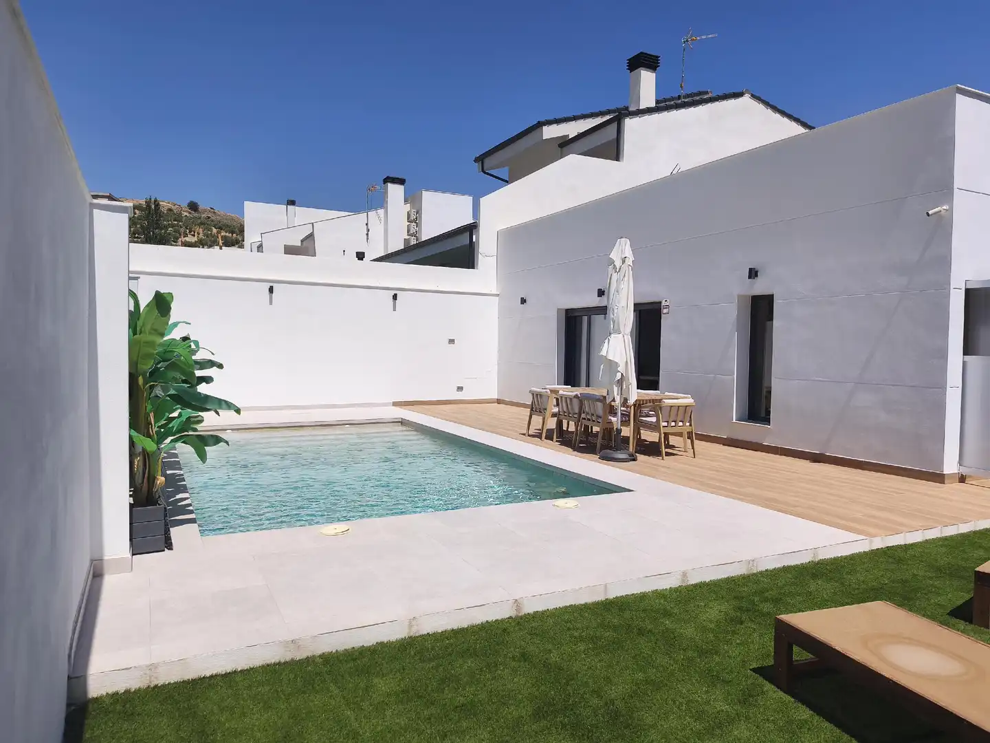Piscina de Casa adosada en venda en La Guardia de Jaén amb Aire condicionat, Calefacció i Jardí privat
