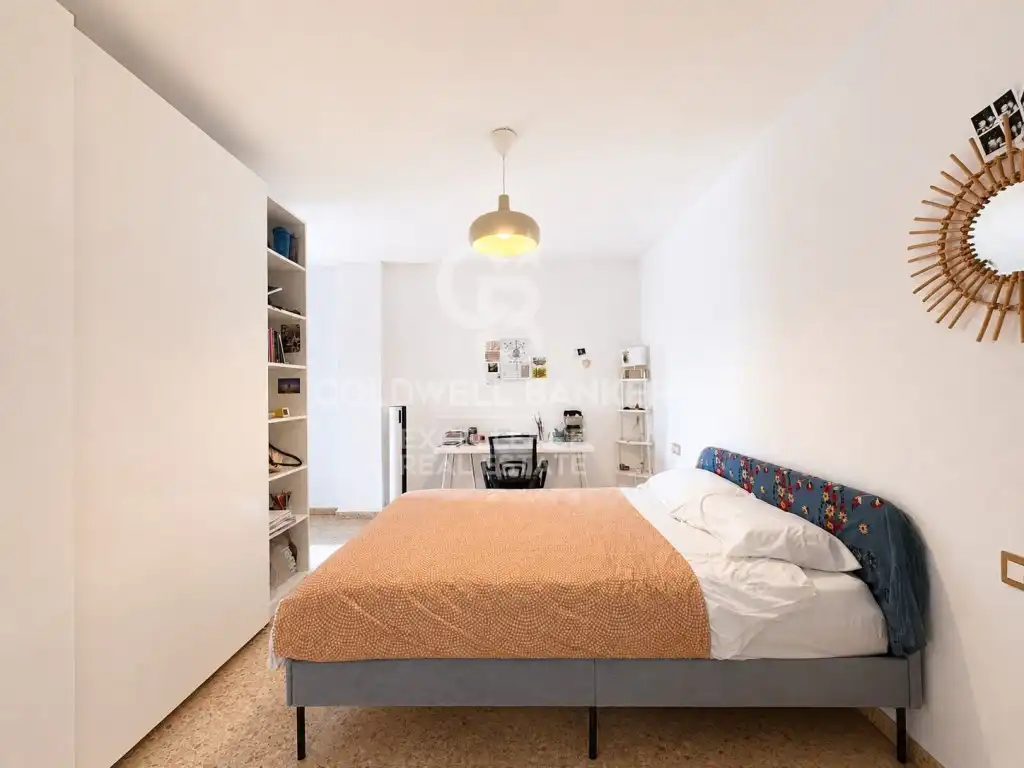 Bedroom of Flat for sale in Valencia