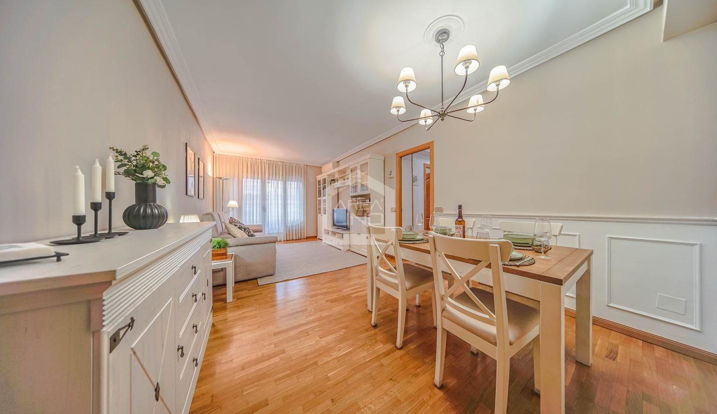 Living room of Flat for sale in  Madrid Capital  with Air Conditioner, Heating and Parquet flooring