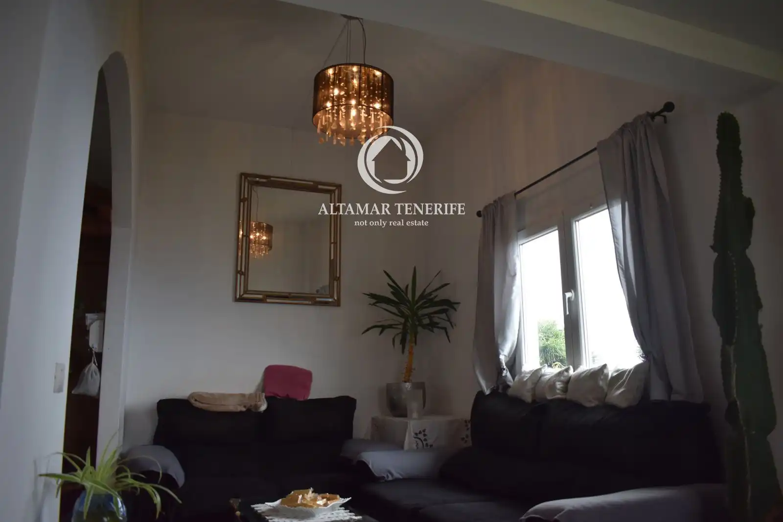 Sala d'estar de Casa o xalet en venda en Icod de los Vinos amb Terrassa, Traster i Moblat