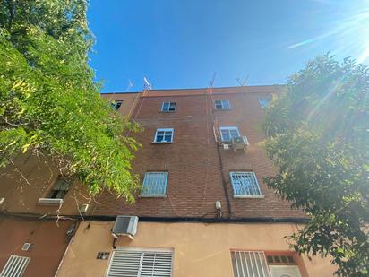 Exterior view of Flat for sale in  Madrid Capital  with Washing machine