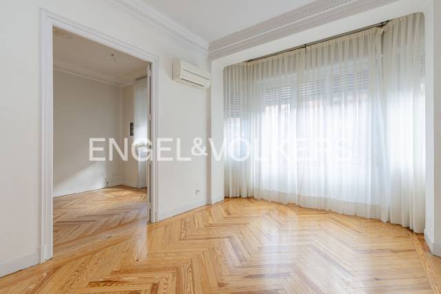 Apartamento en Venta en Universidad - Malasaña