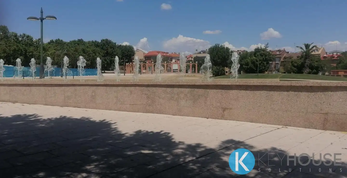 Vista exterior de Pis en venda en San Fernando de Henares amb Calefacció, Parquet i Terrassa
