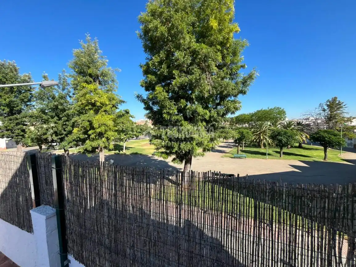 Casa adosada en venta en Dos Hermanas