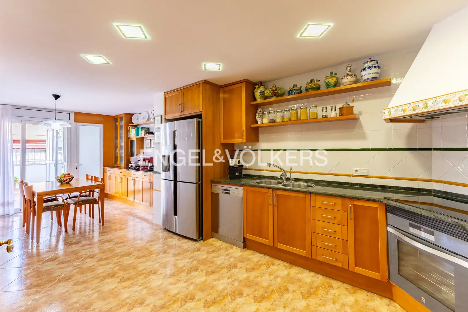 Cuina de Casa o xalet en venda en Pineda de Mar amb Aire condicionat, Calefacció i Parquet