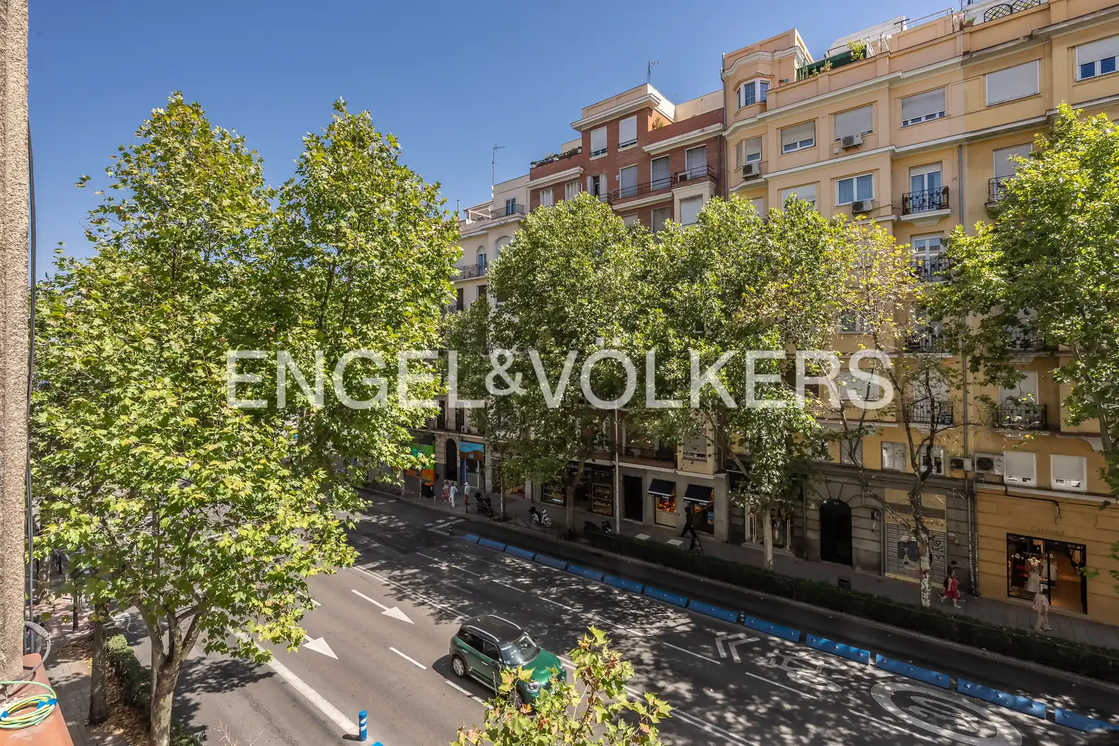 Vista exterior de Pis en venda en Madrid amb Aire condicionat, Calefacció i Balcó