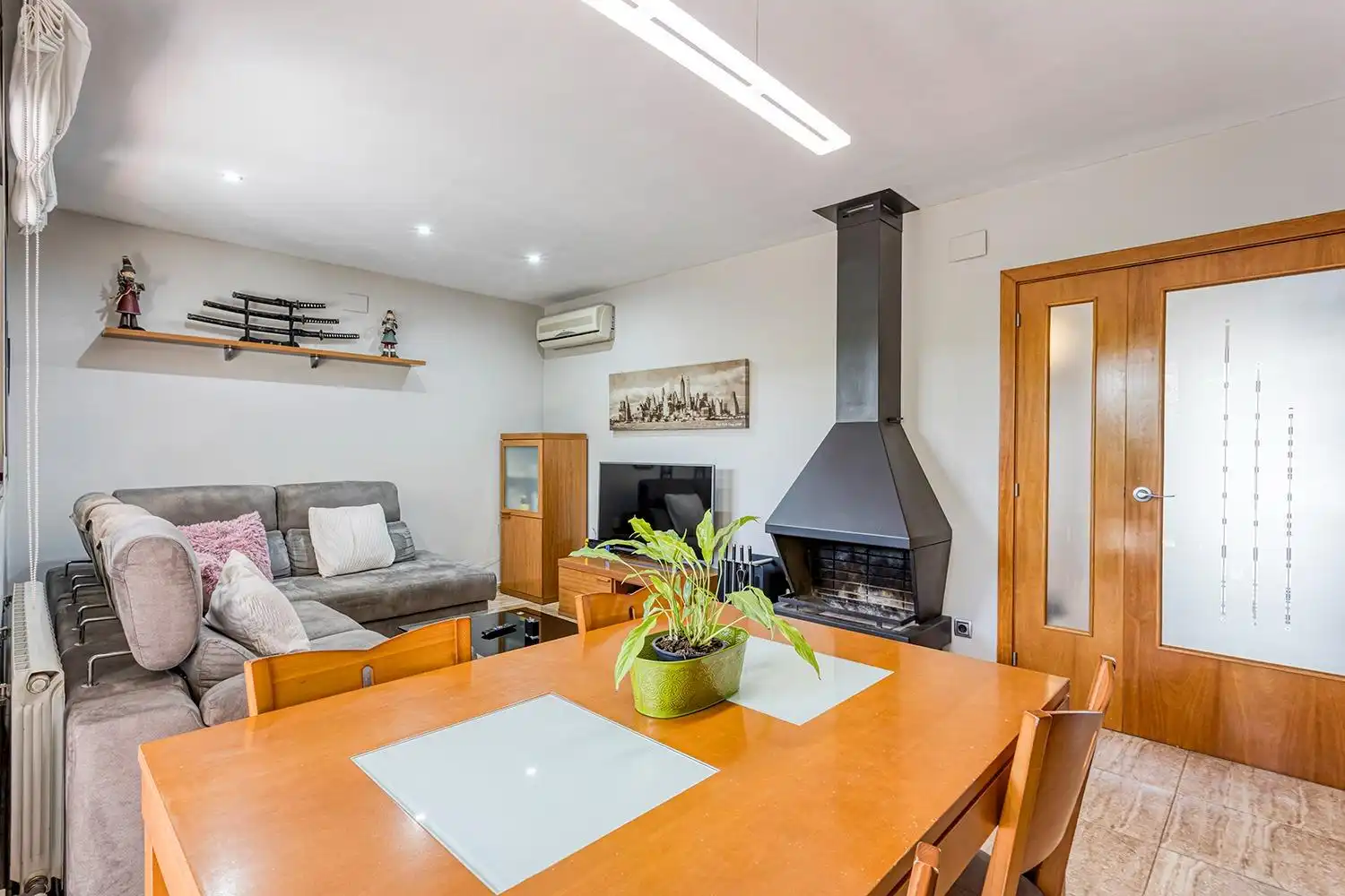 Living room of Detached homes for sale in La Torre de Claramunt  with Air Conditioner, Heating and Private garden