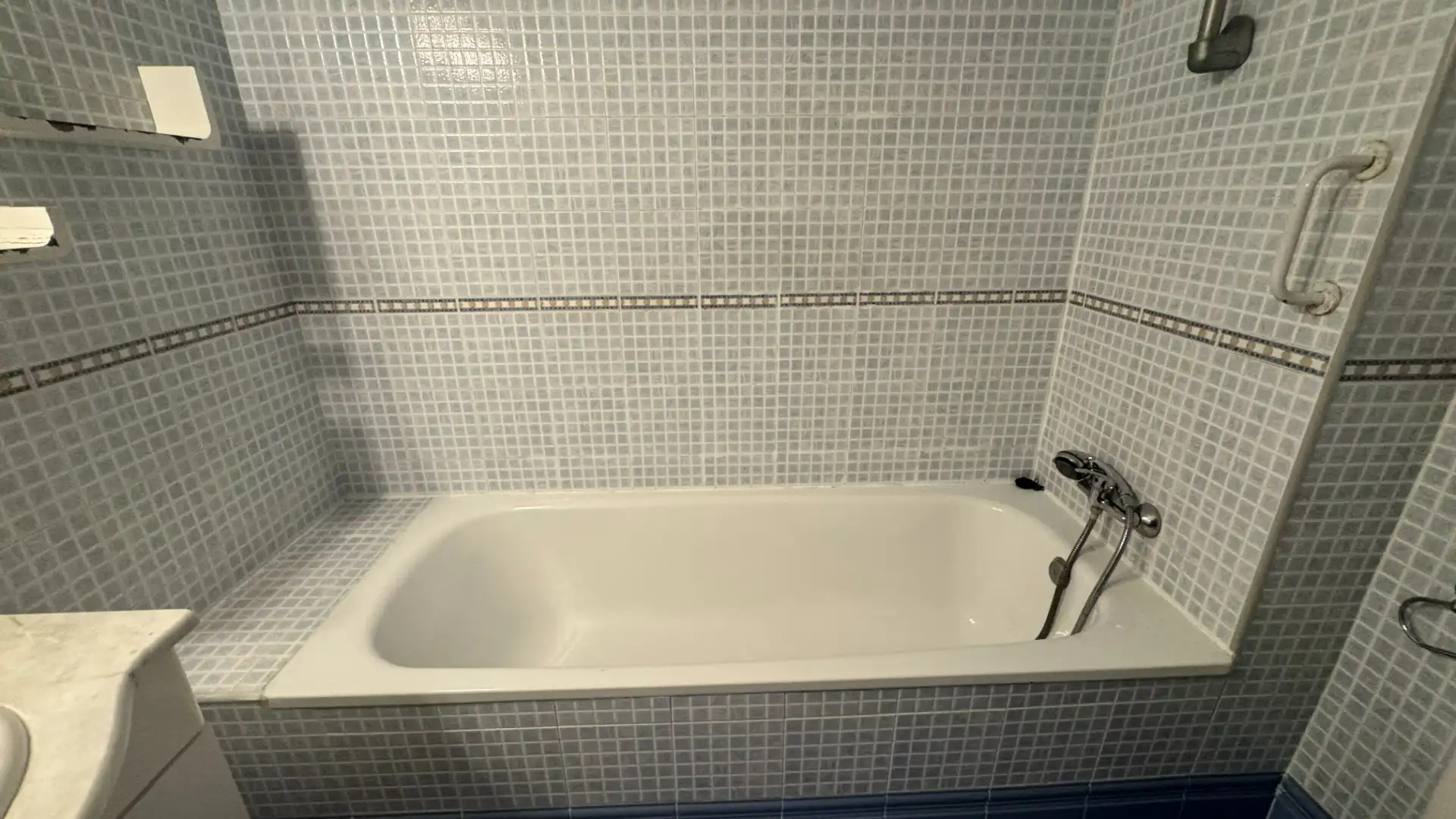 Badezimmer von Wohnung zum Verkauf in Cambrils mit Klimaanlage, Privatgarten und Gemeinschaftspool