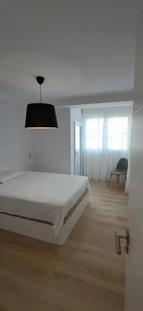 Schlafzimmer von Wohnung zur Miete in Marbella mit Klimaanlage und Balkon