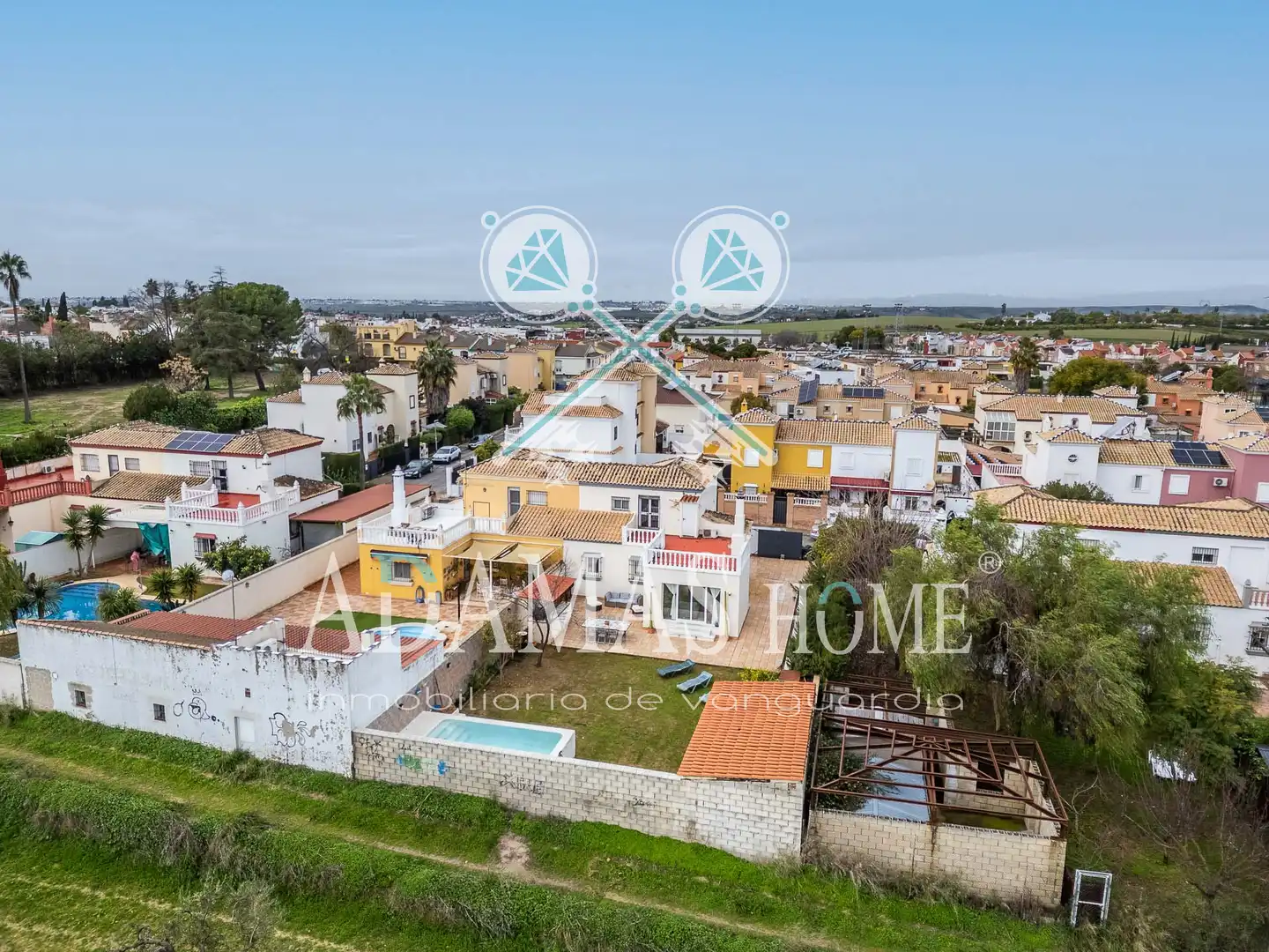Vista exterior de Casa o chalet en venta en Valencina de la Concepción con Aire acondicionado, Calefacción y Jardín privado