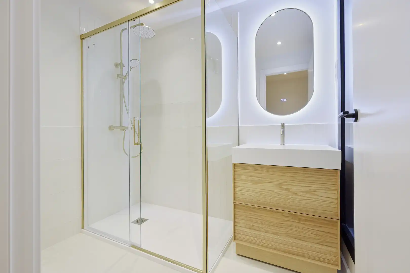 Bathroom of Flat for sale in L'Hospitalet de Llobregat  with Heating, Terrace and Balcony