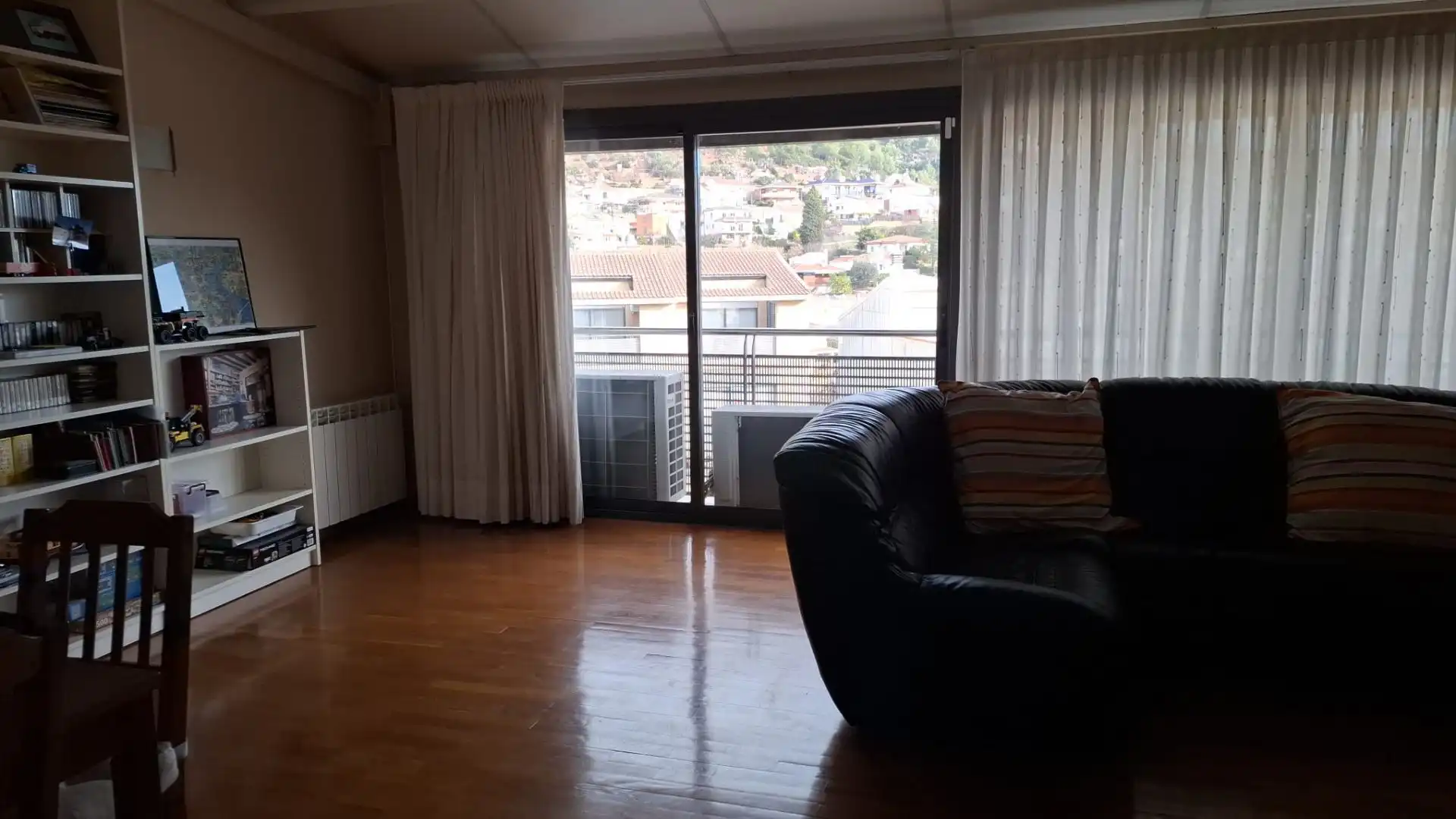 Sala de estar de Casa adosada en venta en Vallirana con Aire acondicionado, Calefacción y Terraza