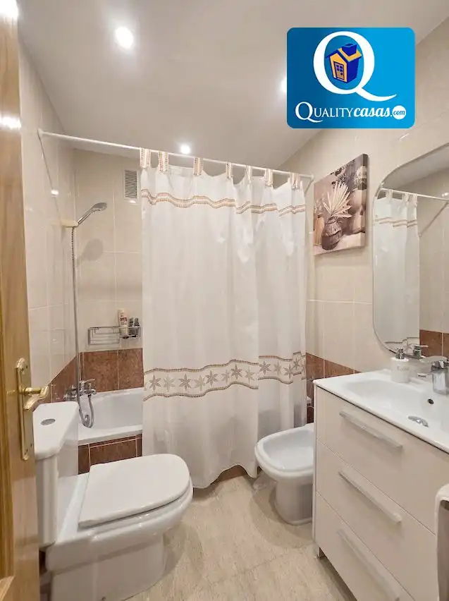 Baño de Apartamento en venta en El Campello con Aire acondicionado, Calefacción y Trastero