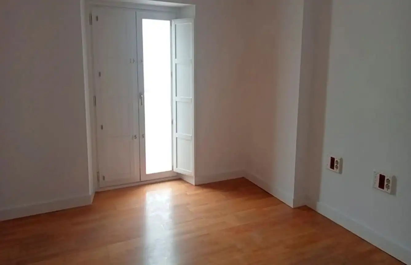 Schlafzimmer von Büro zum Verkauf in San Fernando mit Klimaanlage und Heizung