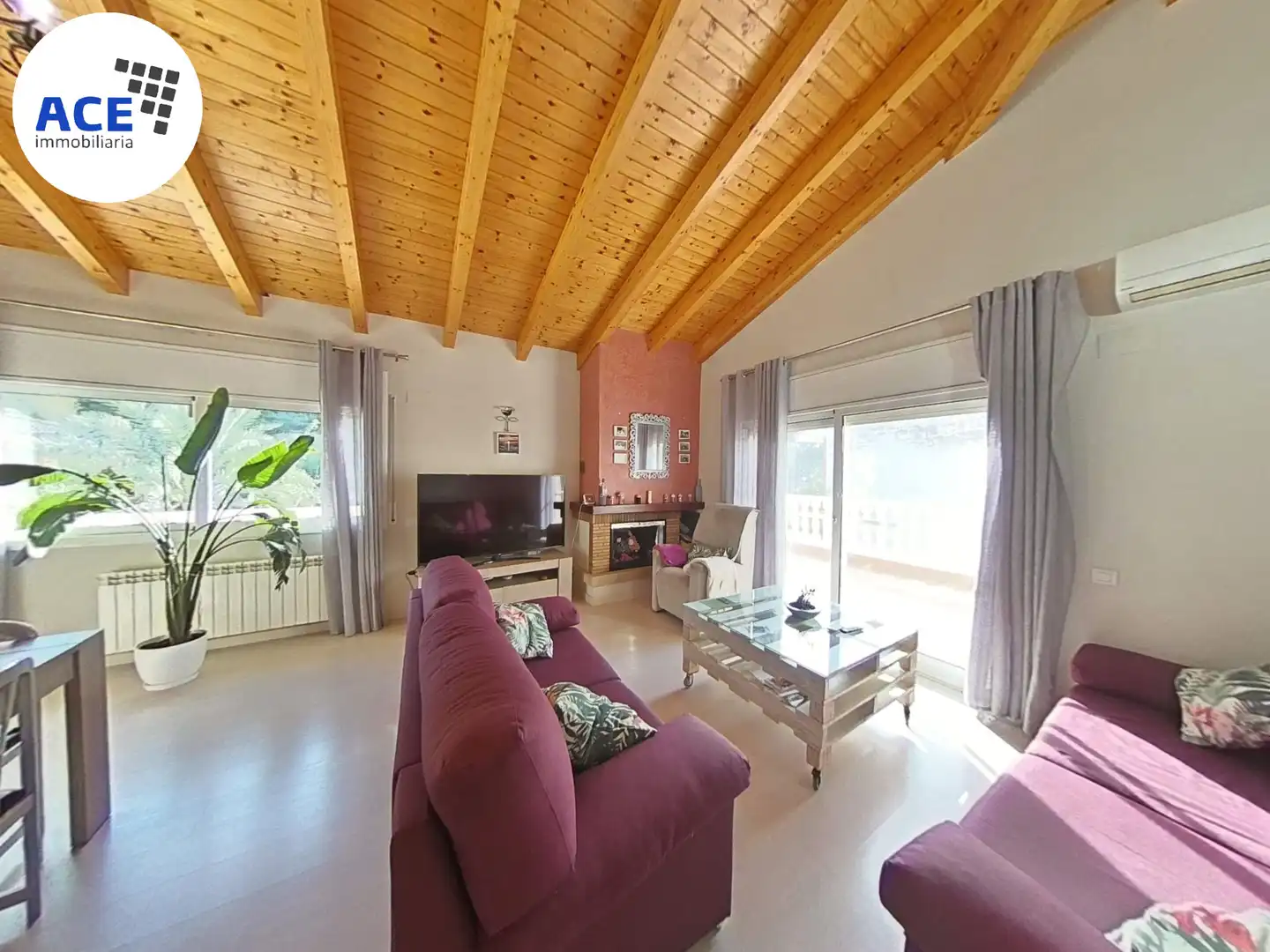 Living room of Houses for sale in Rubí  with Air Conditioner, Heating and Parquet flooring
