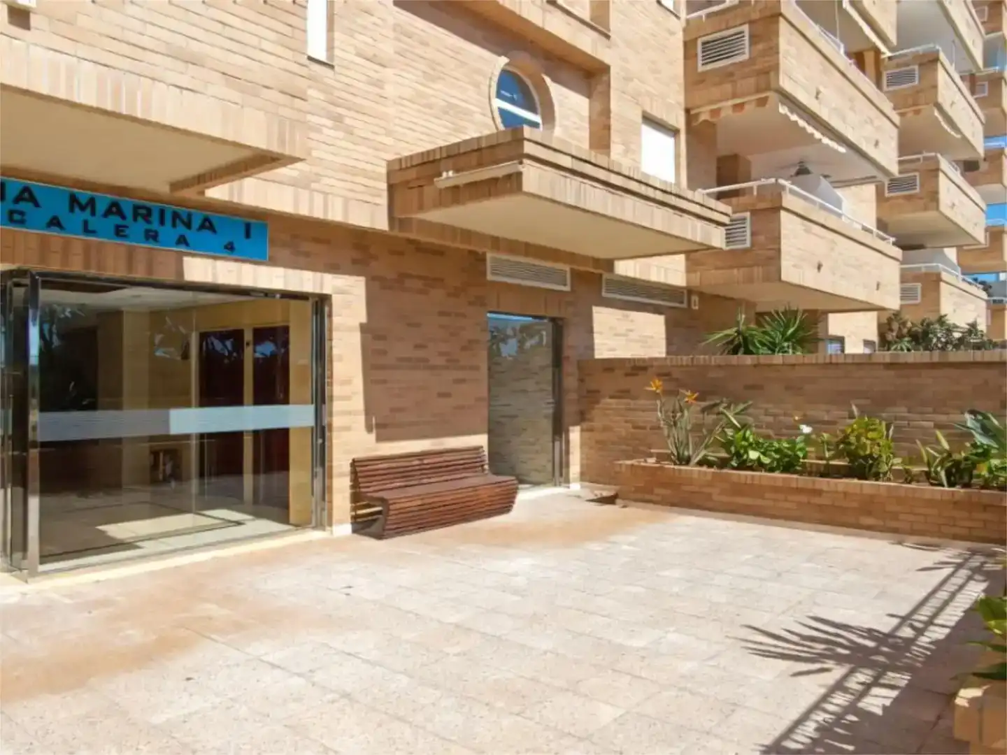 Vista exterior de Pis en venda en Oropesa del Mar / Orpesa amb Aire condicionat, Piscina i Balcó