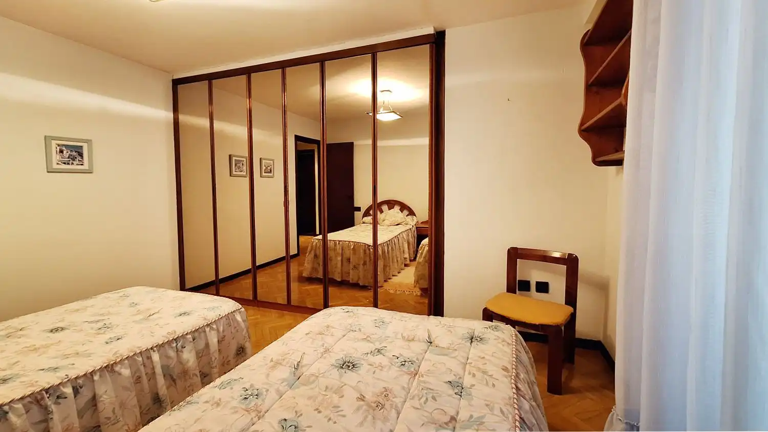 Habitación de Piso de alquiler en Oviedo  con Calefacción, Parquet y Amueblado
