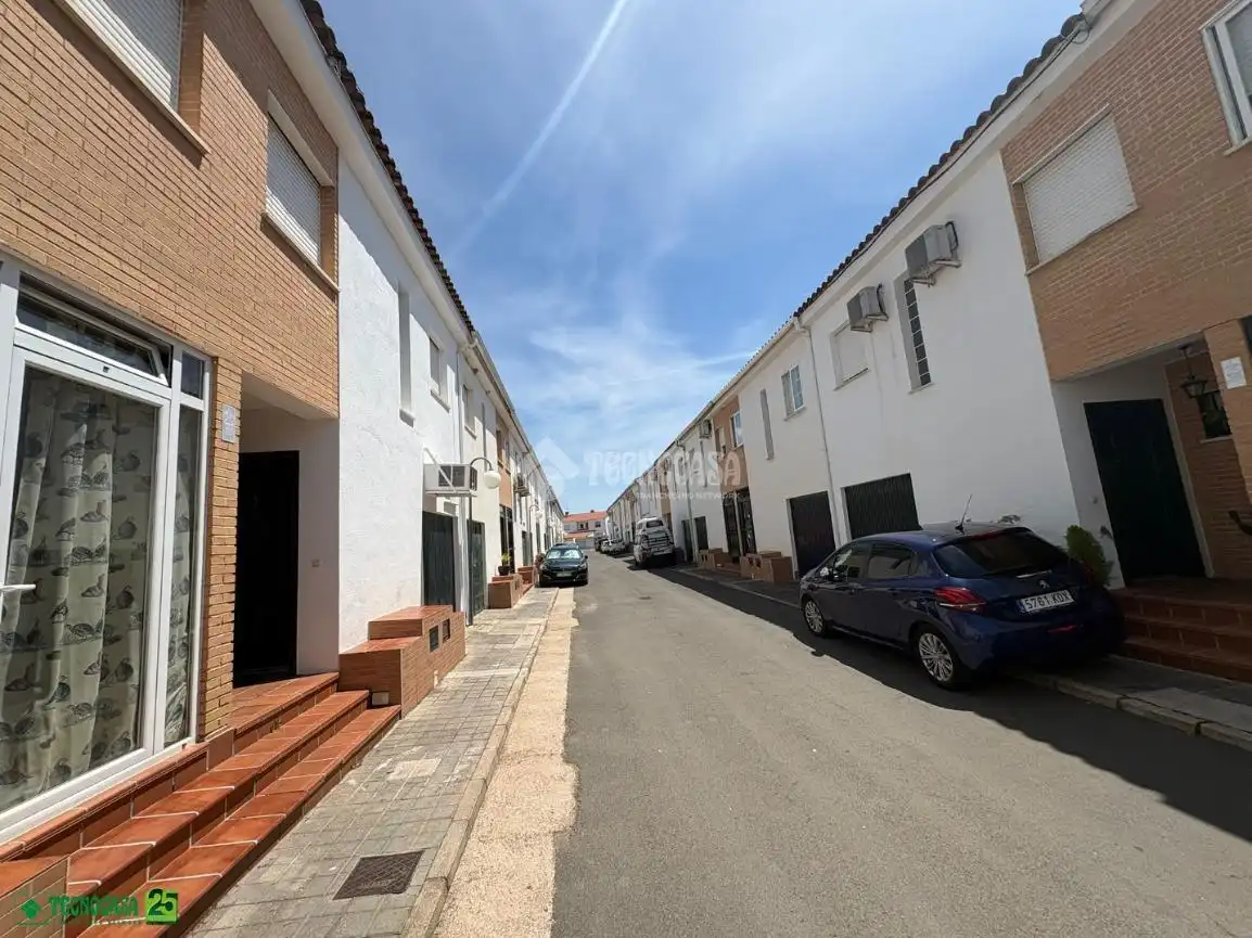 Casa adosada en venta en C. las Viñas, Miguelturra