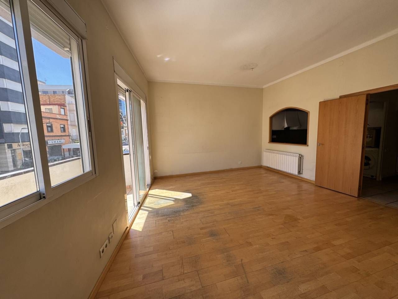 Sala d'estar de Pis en venda en Sant Carles de la Ràpita amb Calefacció, Parquet i Balcó