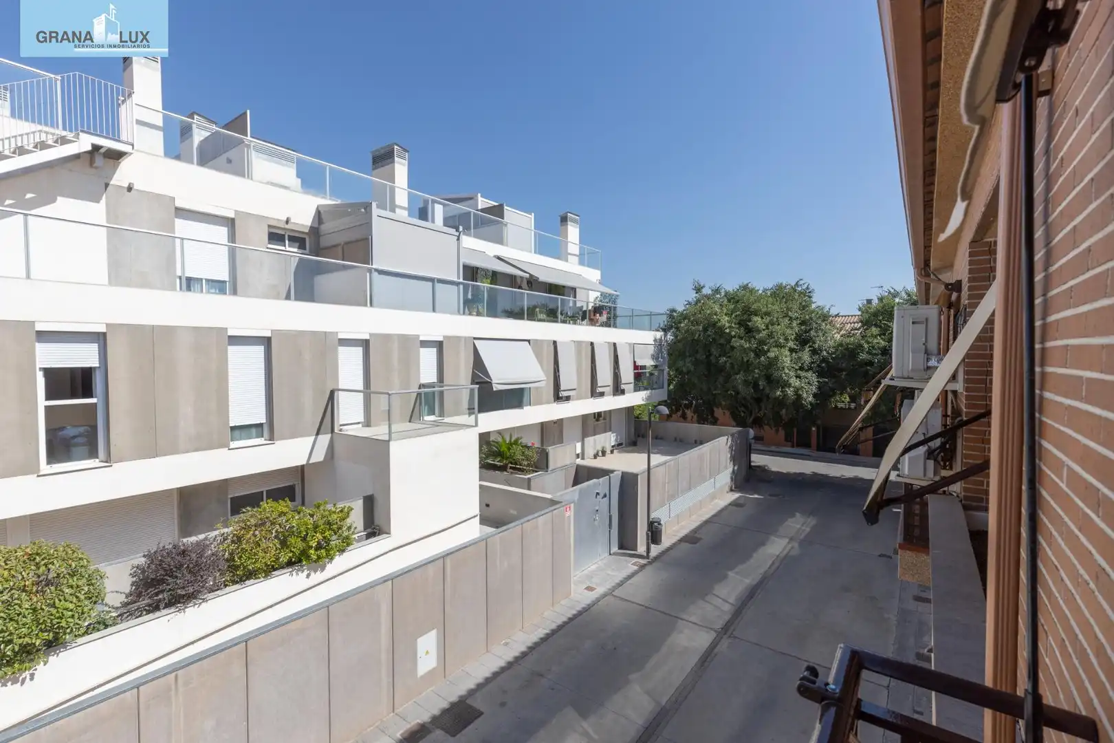 Vista exterior de Casa adosada en venda en Armilla amb Calefacció