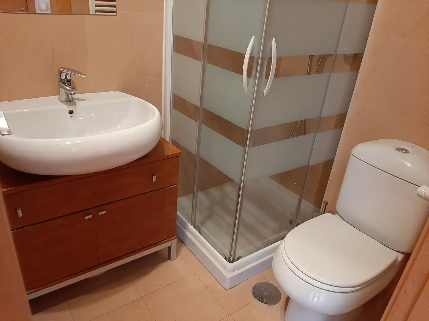 Baño de Piso de alquiler en Alcalá de Henares con Aire acondicionado, Calefacción y Jardín privado
