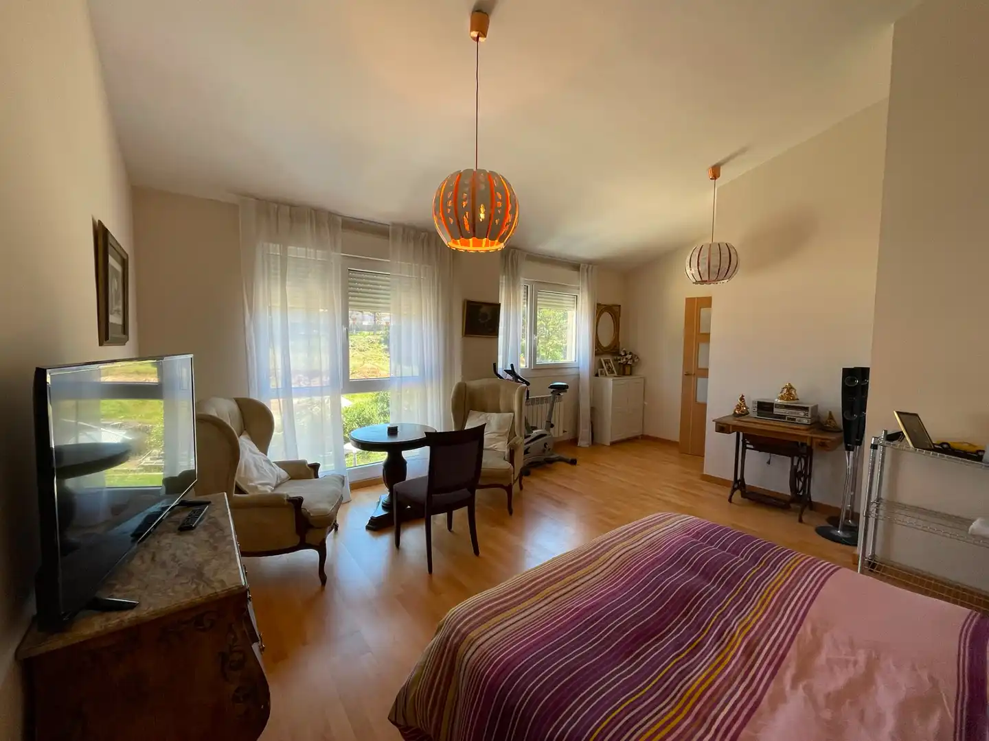 Habitación de Casa adosada en venta en San Leonardo de Yagüe con Calefacción, Jardín privado y Parquet