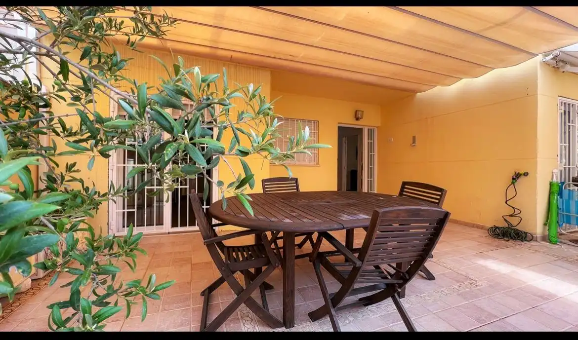 Casa adosada de alquiler en Calle farigola, Racó