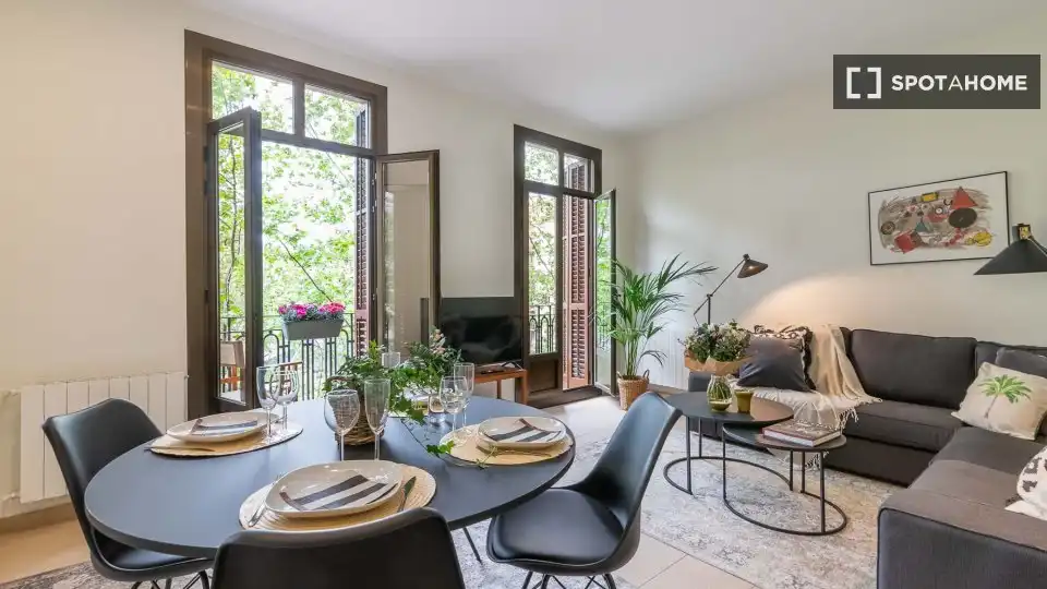 Flat with terrace to rent in Eixample