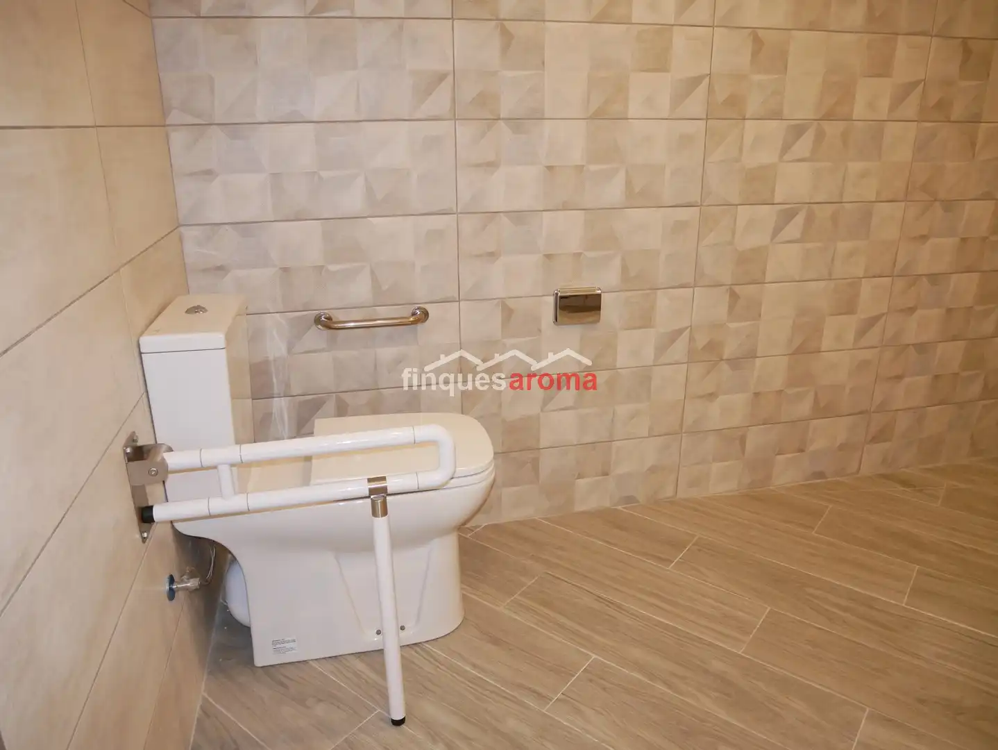Baño de Piso en venta en Valls con Calefacción, Horno y Lavadora