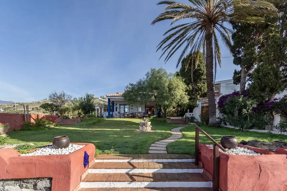 Jardí de Casa o xalet en venda en Almuñécar amb Aire condicionat, Calefacció i Jardí privat