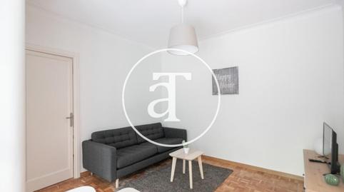 Foto 2 de Apartamento de alquiler en El Camp de l'Arpa del Clot, Barcelona