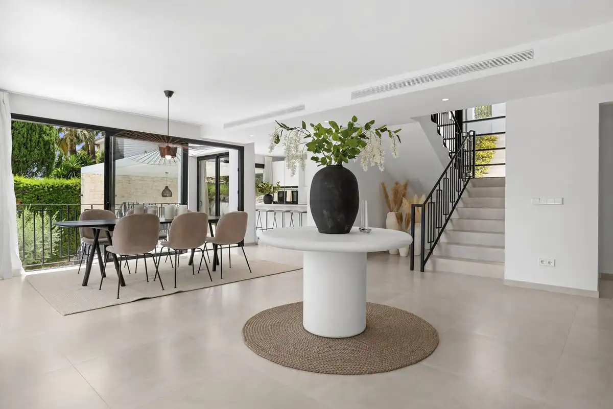 Dining room of Houses for sale in Nueva Andalucía