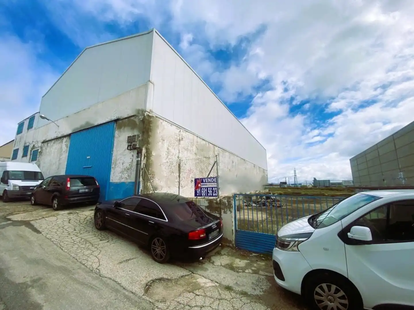 Vista exterior de Nave industrial en venta en Pinto
