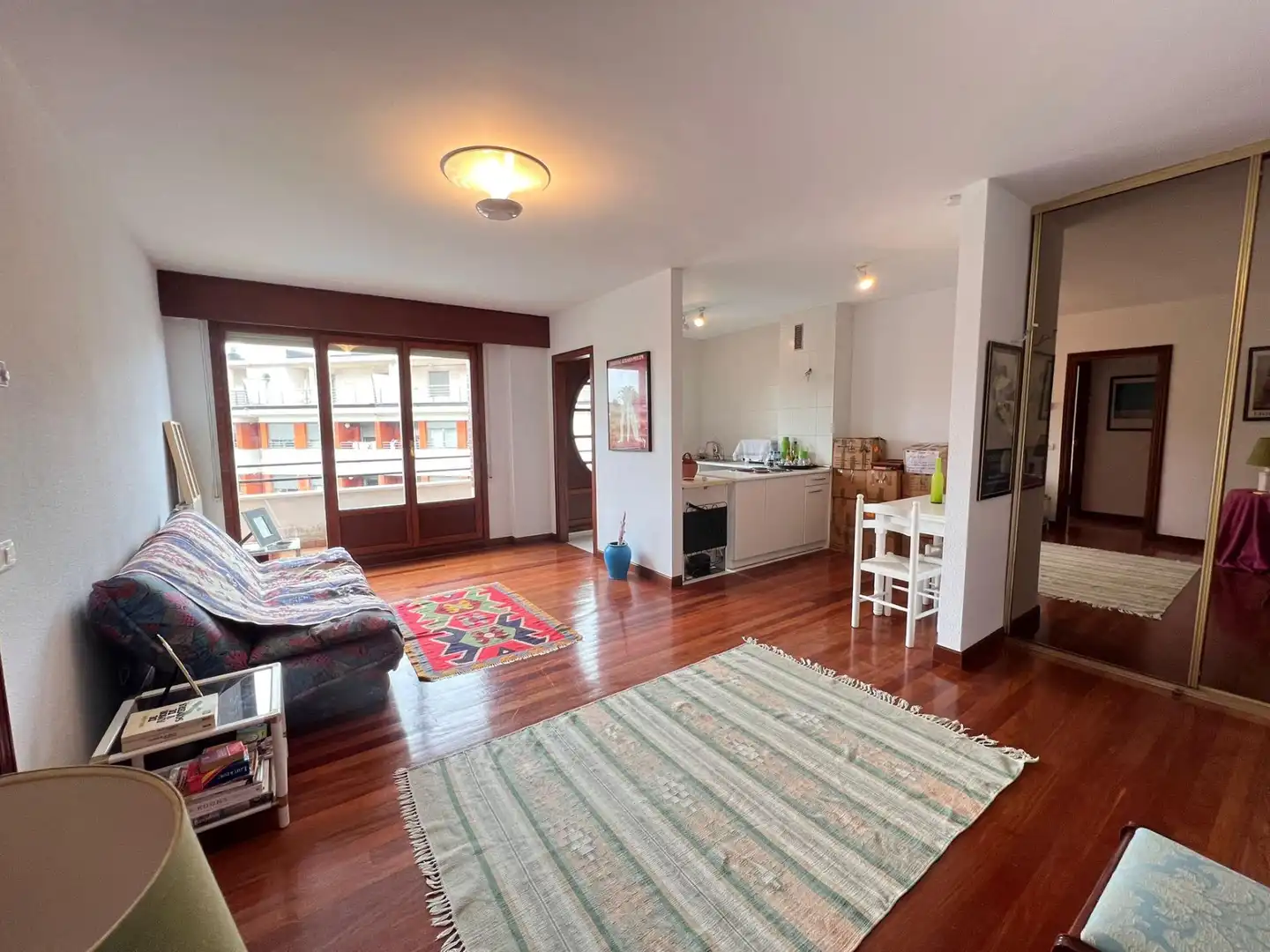 Sala de estar de Piso en venta en Castro-Urdiales con Calefacción, Terraza y Piscina comunitaria