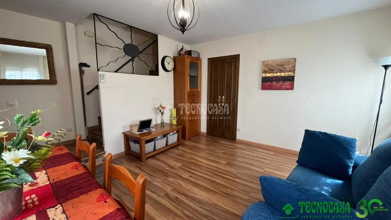 Wohnzimmer von Einfamilien-Reihenhaus zum Verkauf in San Esteban del Valle mit Klimaanlage und Heizung