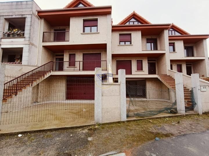 Exterior view of Single-family semi-detached for sale in Vigo   with Heating, Private garden and Terrace