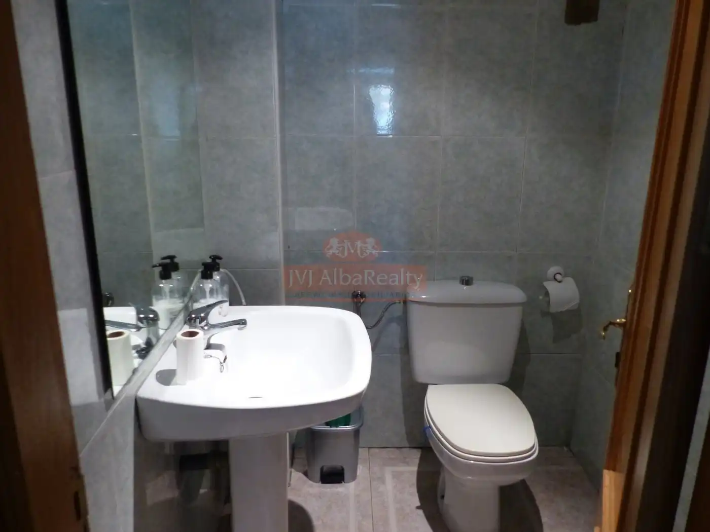 Badezimmer von Büro zur Miete in Albacete mit Klimaanlage und Möbliert