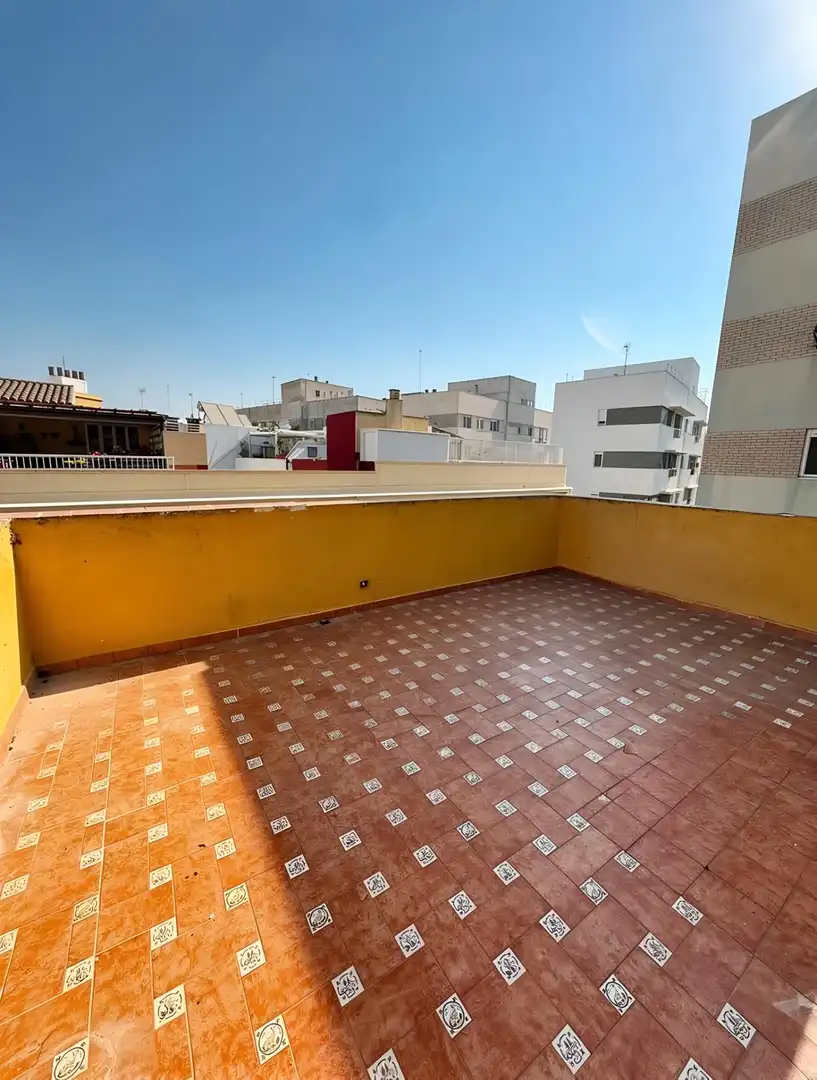 Terrassa de Casa adosada en venda en Cádiz amb Terrassa, Traster i Balcó
