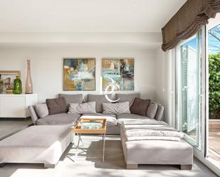 Sala d'estar de Casa o xalet en venda en Sant Pere de Ribes amb Aire condicionat, Calefacció i Jardí privat